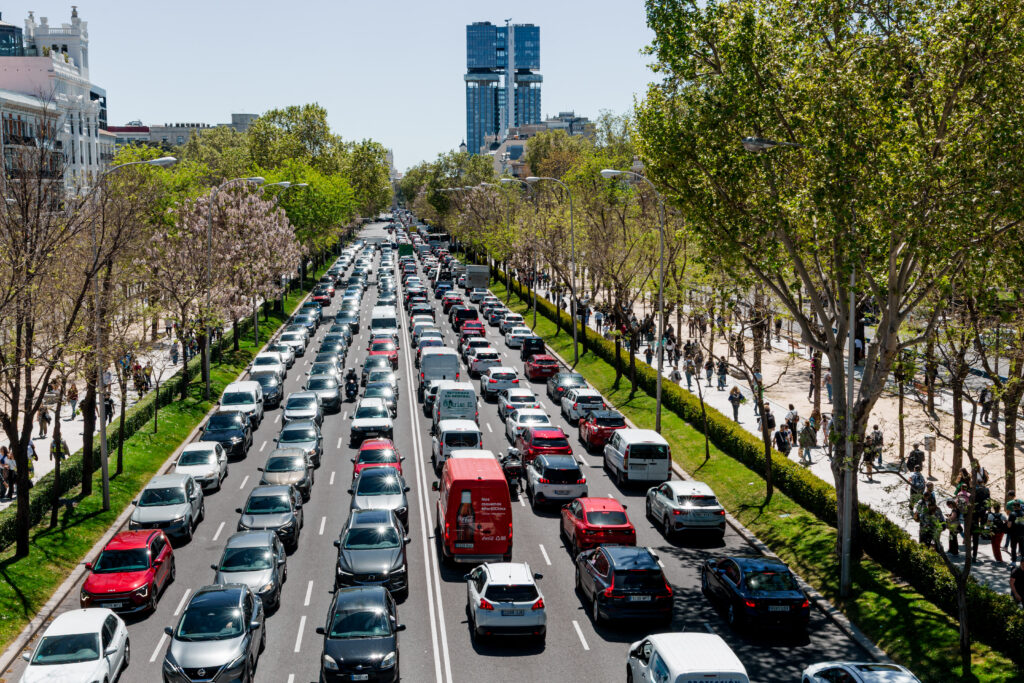 UE avertizează că europenii ar trebui să călătorească mai puțin pentru a evita penuria de energie