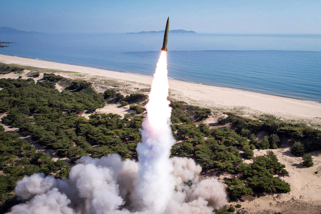 Coreea de Nord lansează o posibilă rachetă balistică în timpul exercițiilor militare SUA