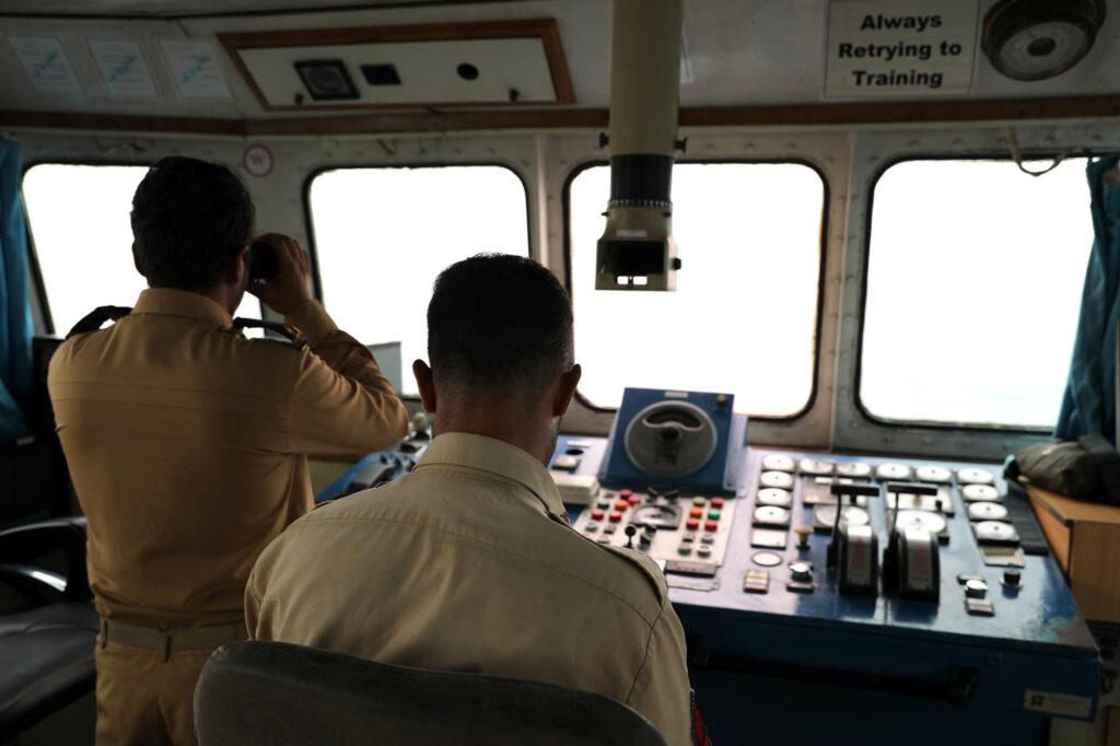 Cum reușește Iranul să exporte petrol chiar și cu Strâmtoarea Ormuz aproape închisă. Aproape 90 de nave au trecut luna acesta