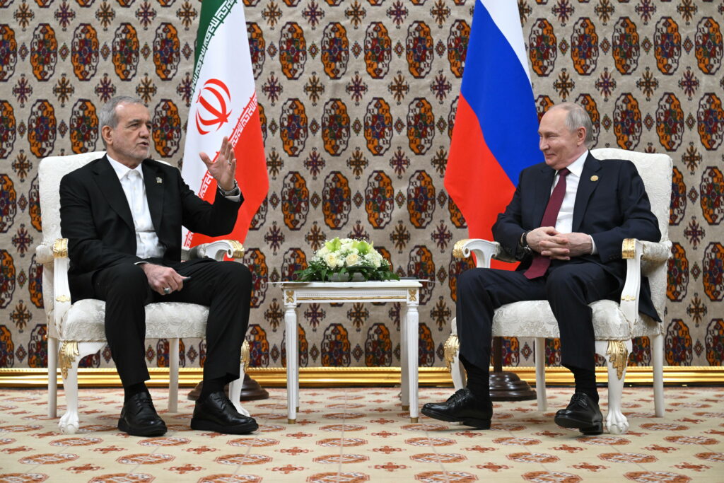 Președintele Iranului a vorbit la telefon cu Vladimir Putin. Convorbirea, după dezvăluirile că Rusia oferă Iranului informații pentru a ținti forțele SUA