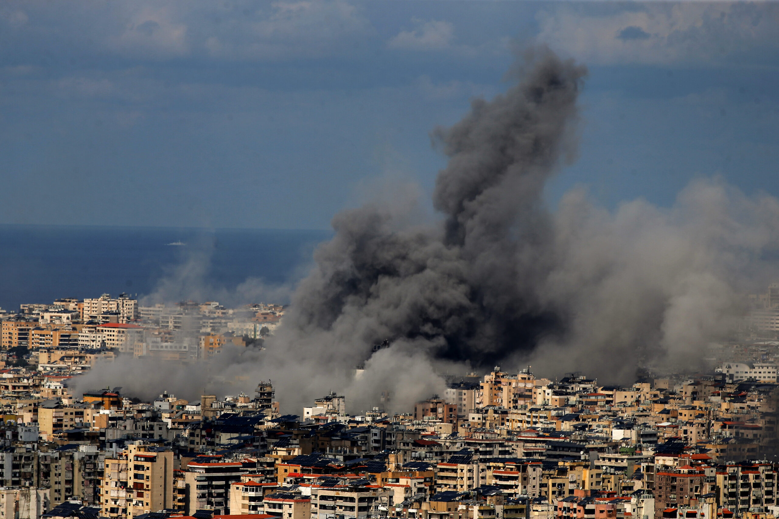 Poza pentru articolul Israel lansează noi atacuri asupra infrastructurii Hezbollah din Beirut