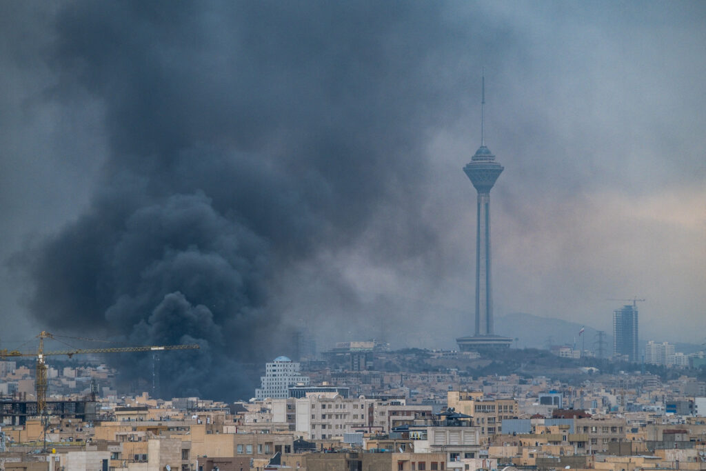 Război în Orientul Mijlociu, ziua 22. Trump: „Suntem foarte aproape de obiective”/ Paradoxal, SUA au ridicat sancțiunile pe petrolul iranian/Armata SUA susține că influența Iranului în Strâmtoarea Ormuz s-a „diminuat”