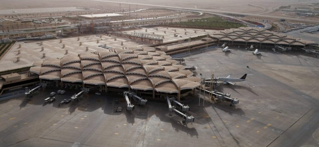 Cât costă un zbor spre Riad, singura cale de ieșire din Orientul Mijlociu