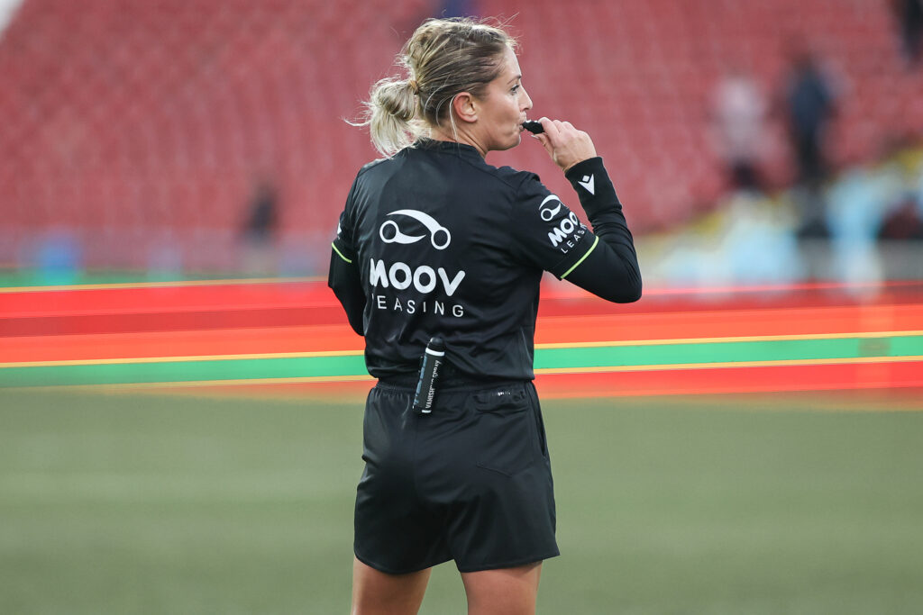 Arbitri români, delegați în sferturile Ligii Campionilor la fotbal feminin. Alina Peșu conduce derbiul londonez Arsenal – Chelsea