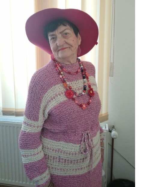 Cu o energie de invidiat, Amalia demonstrează că niciodată nu e prea târziu: studentă la 90 de ani