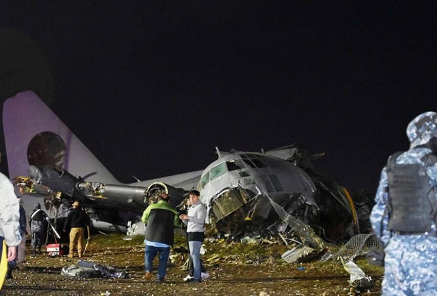 Ziua în care a plouat cu bani / Un avion militar bolivian care transporta bani s-a prăbușit, răspândind milioane de bancnote pe pământ