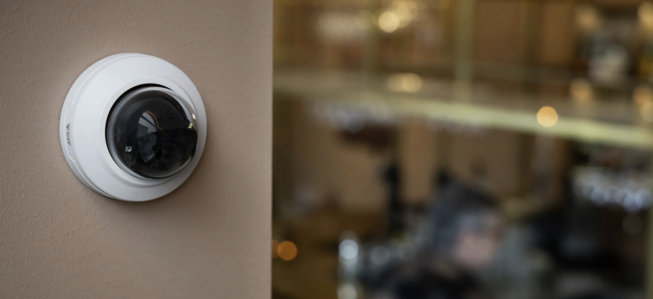 Poza pentru articolul Axis Communications lansează o nouă generație de camere mini dome discrete, echipate cu tehnologie Deep Learning