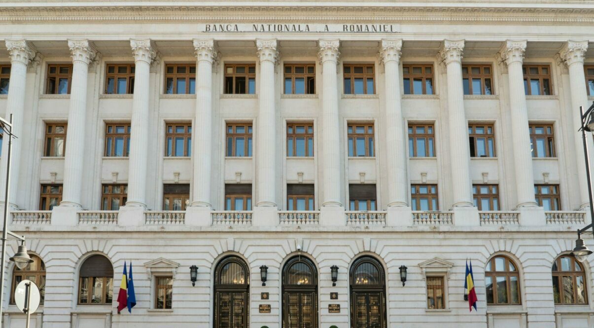 Taxarea sectorului bancar crește, dar statul pierde bani