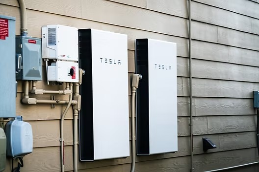 Tesla va furniza electricitate gospodăriilor din Marea Britanie