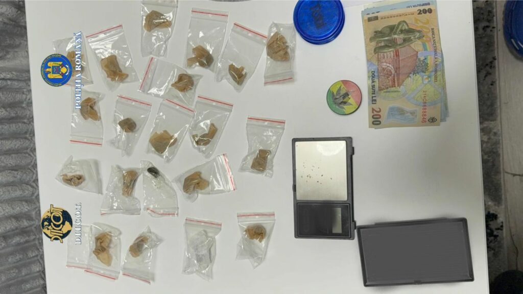 Trei bărbați și o femeie din Buzău, reținuți după ce ar fi vândut droguri prin aplicație