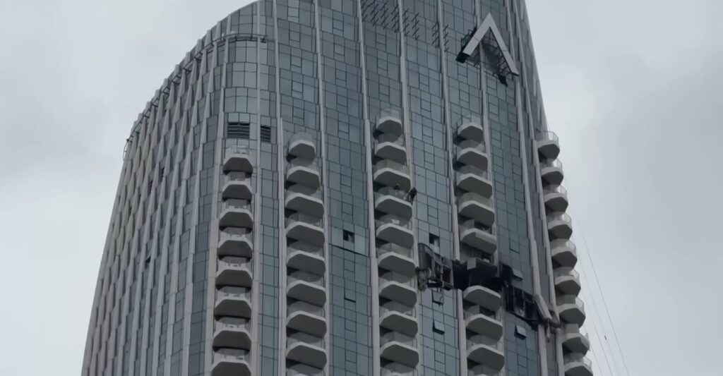 Dubai: 20 de persoane, inclusiv un turist britanic, acuzate că au distribuit imagini cu atacuri iraniene. Ce pedeapsă riscă