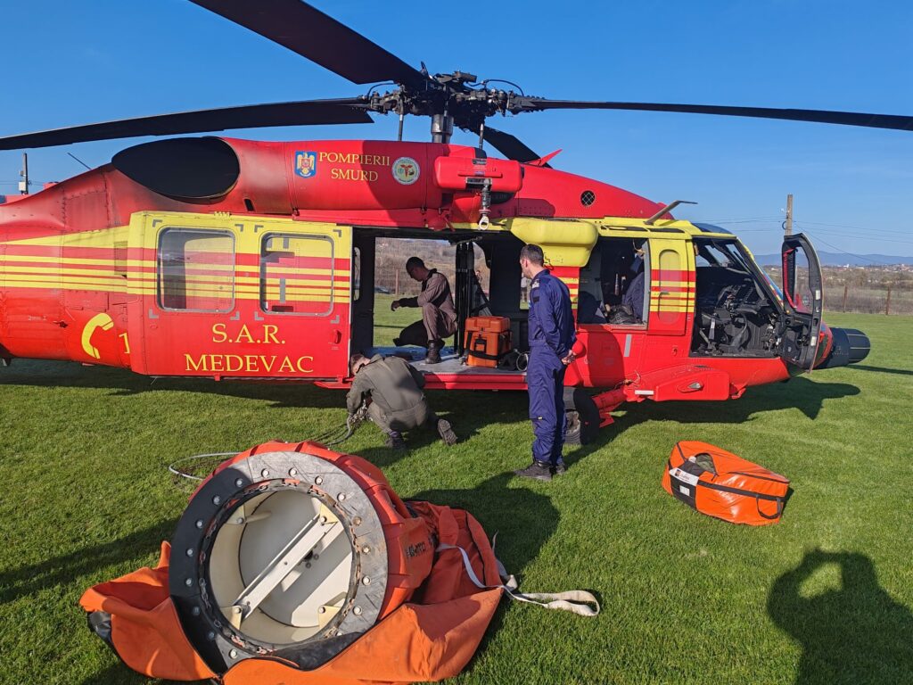 Incendii de vegetație pe 200 de hectare de teren în Satu Mare și Maramureș. Intervin două elicoptere Black Hawk