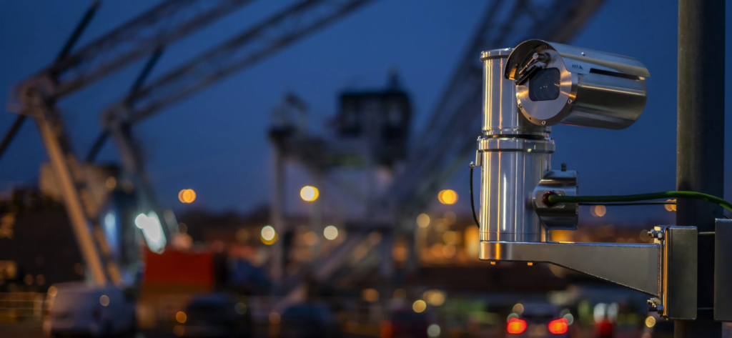 ELKO România anunță lansarea camerei PTZ de la Axis cu protecție la explozie pentru siguranță sporită în medii periculoase