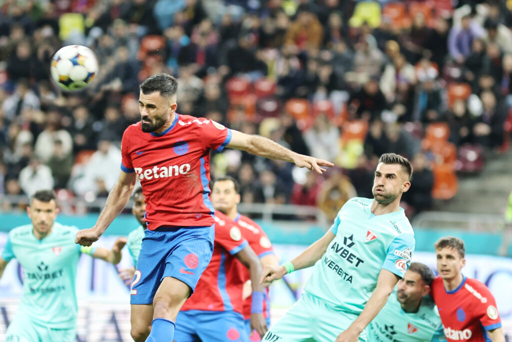 FCSB câștigă la limită cu UTA și urcă pe primul loc în play-out în Superliga de fotbal