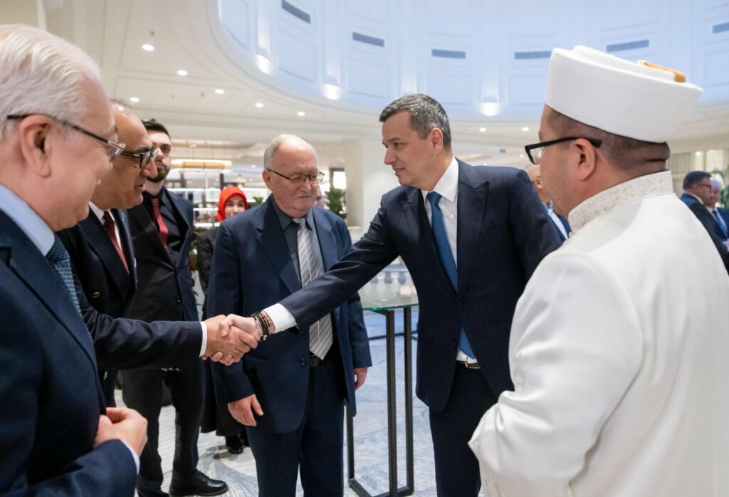 Sorin Grindeanu, la cina tradițională de Ramadan, alături de membri ai Cultului Musulman din România