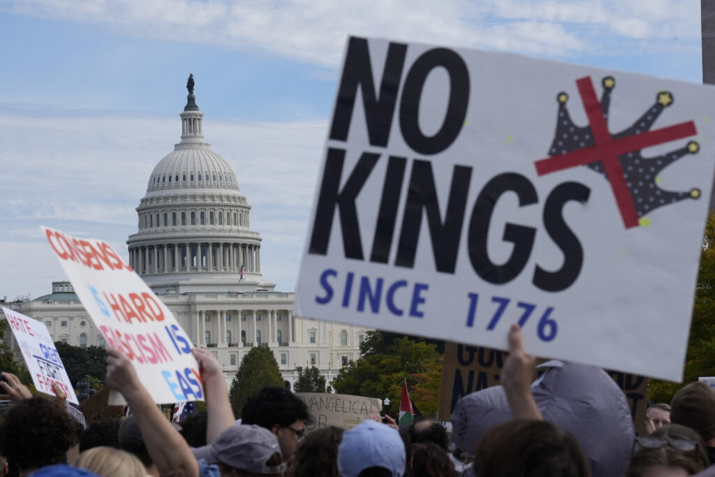 „No Kings”. Manifestații ample în SUA împotriva lui Trump. Robert De Niro, printre participanți: „Trump trebuie oprit acum”