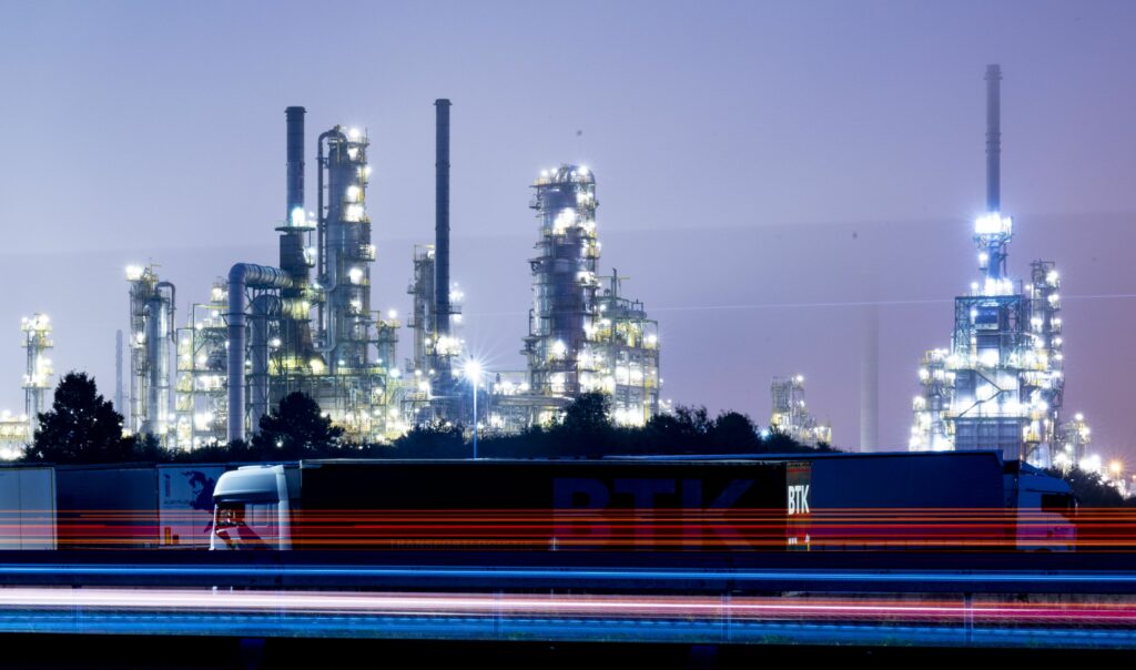 Rafinăria Ras Tanura, lovită de un proiectil necunoscut