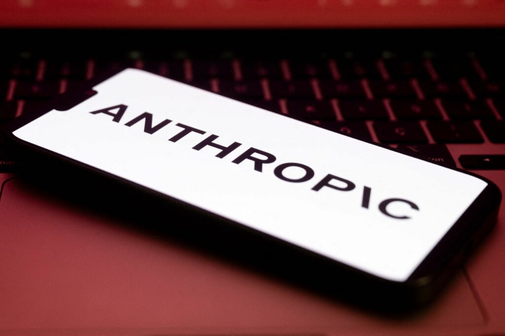 Ce vor oamenii de la inteligența artificială și de ce se tem: concluziile unui studiu global pe 80.000 de persoane