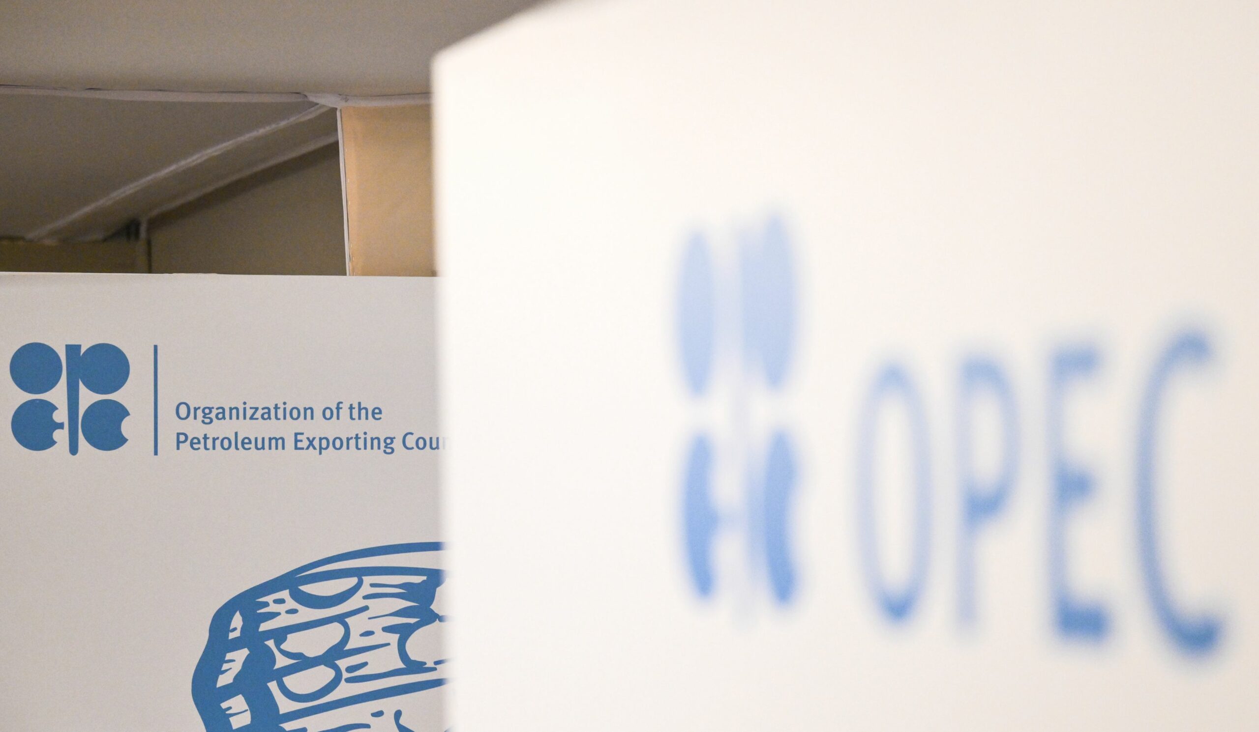 Opec+ majorează producția de petrol după loviturile din Iran
