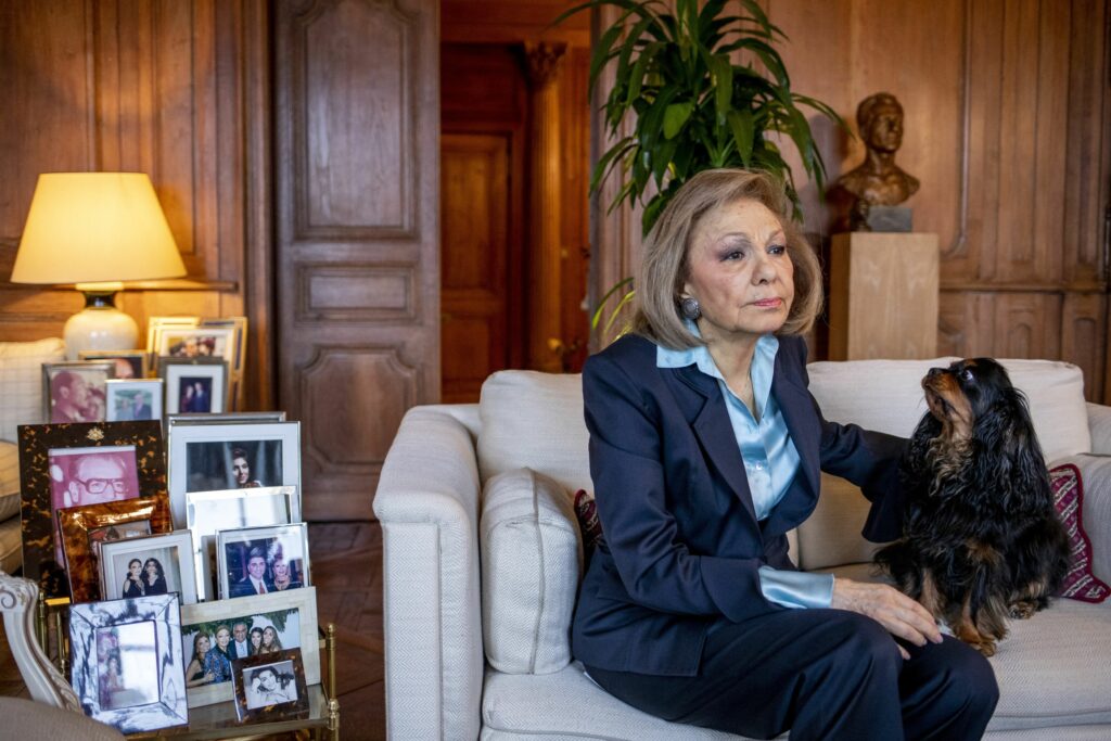 „Moartea lui Khamenei nu va duce automat la prăbușirea regimului iranian”, avertizează utlima regină a Iranului, Farah Pahlavi