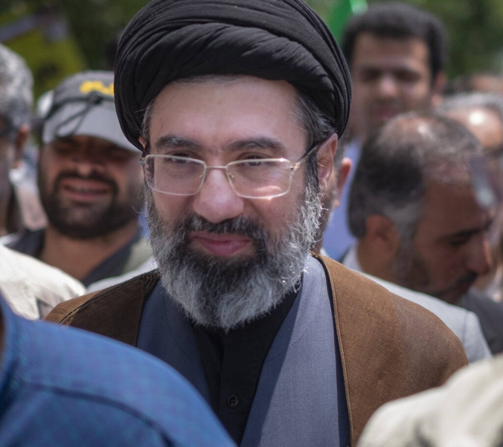 Opoziția de la Teheran susține că Adunarea Experților l-a ales pe fiul lui Ali Khamenei, Mojtaba, lider suprem al Iranului