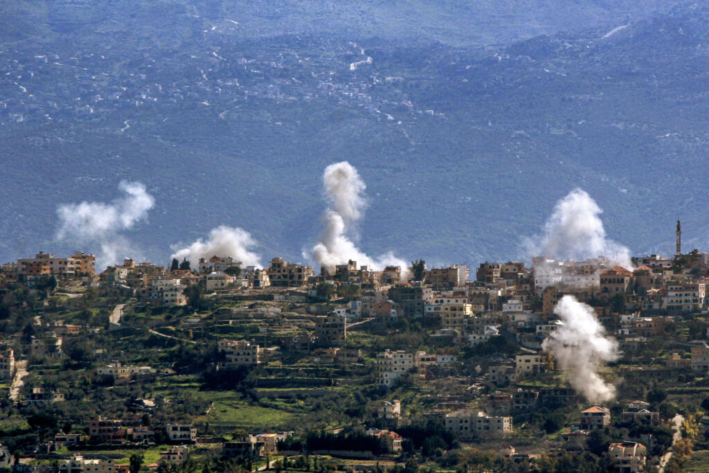 Israel vizează infrastructura civilă și militară a Hezbollah într-o ofensivă extinsă în Liban