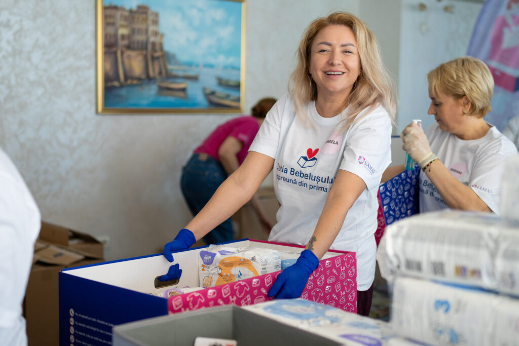Maraton de voluntariat Cutia Bebelușului la Constanța: 150 de cutii pregătite pentru mame și nou-născuți