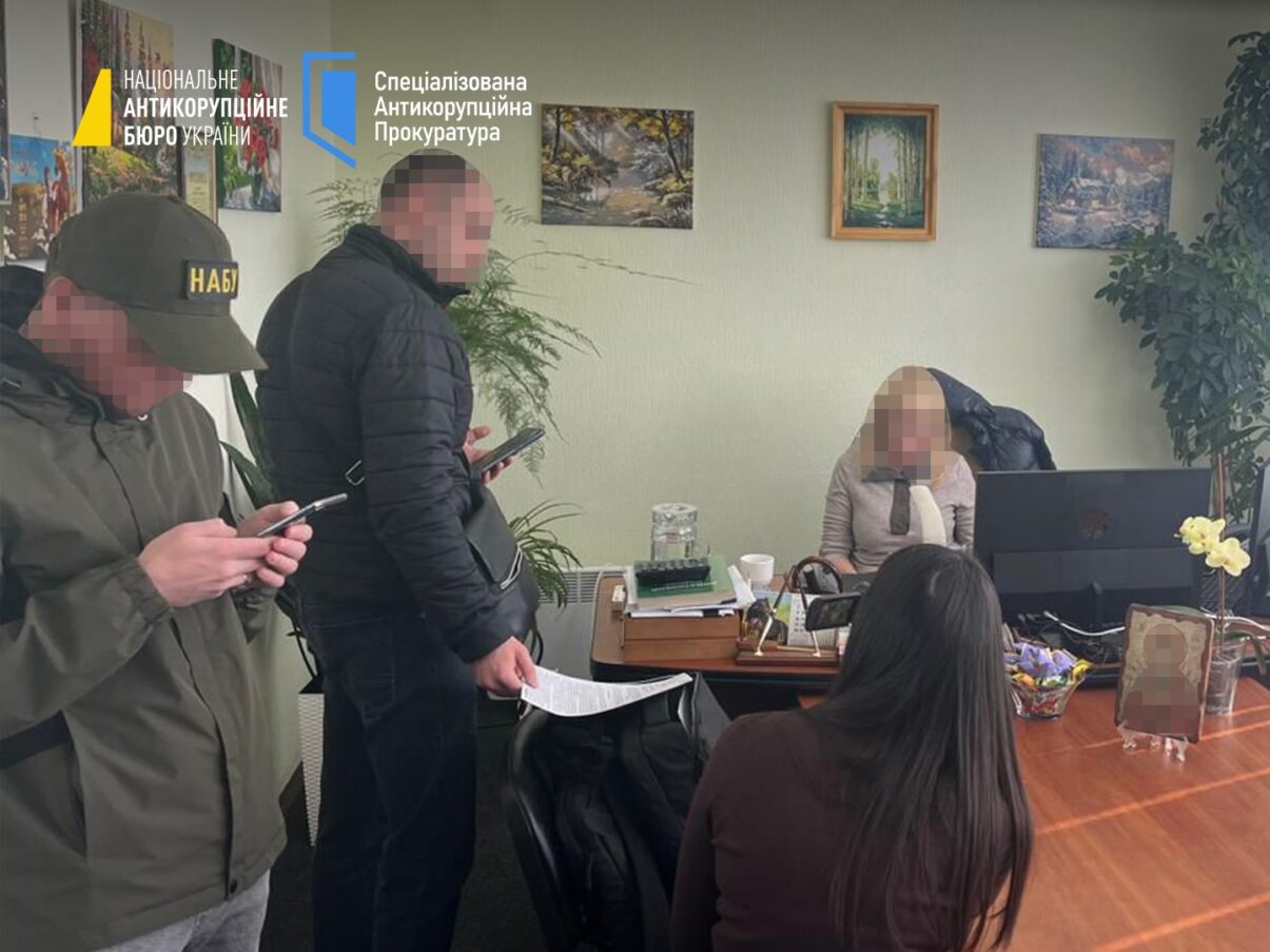 Corupție în Ucraina: Funcționară și magistrat acuzați