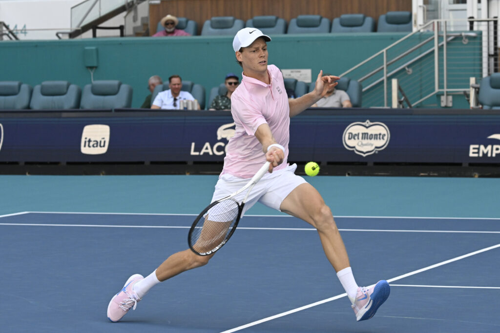 Jannik Sinner câștigă Miami Open și realizează „Sunshine Double”. Se apropie de Alcaraz în clasament