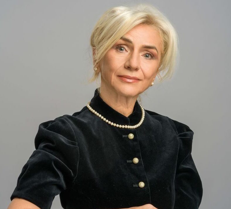 Lavinia Bârlogeanu la „Altceva”: „Dacă m-aș gândi că mai am un an sau doi de trăit, ce-aș face? Este o întrebare care poate corecta sensul unei vieți”