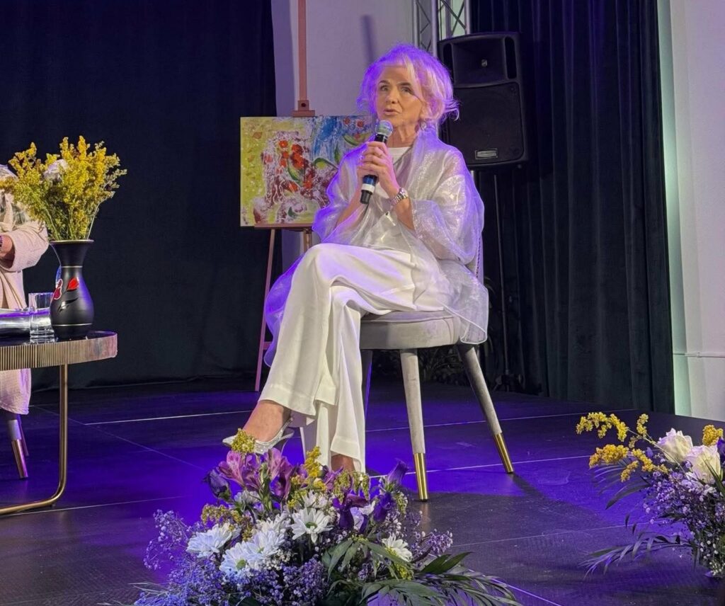 „Eram o lumânare care trece prin fereastră” / Lavinia Bârlogeanu despre vise și moarte: „Este important momentul în care visăm pe cineva care a murit”