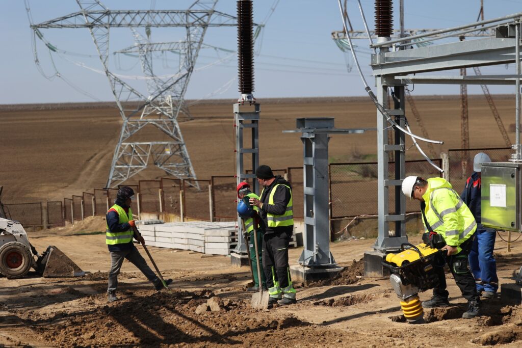 Paradoxal, Republica Moldova, care vrea să instituie starea de urgență în sectorul energetic, după atacurile rușilor, exportă curent în România. Ce s-a întâmplat