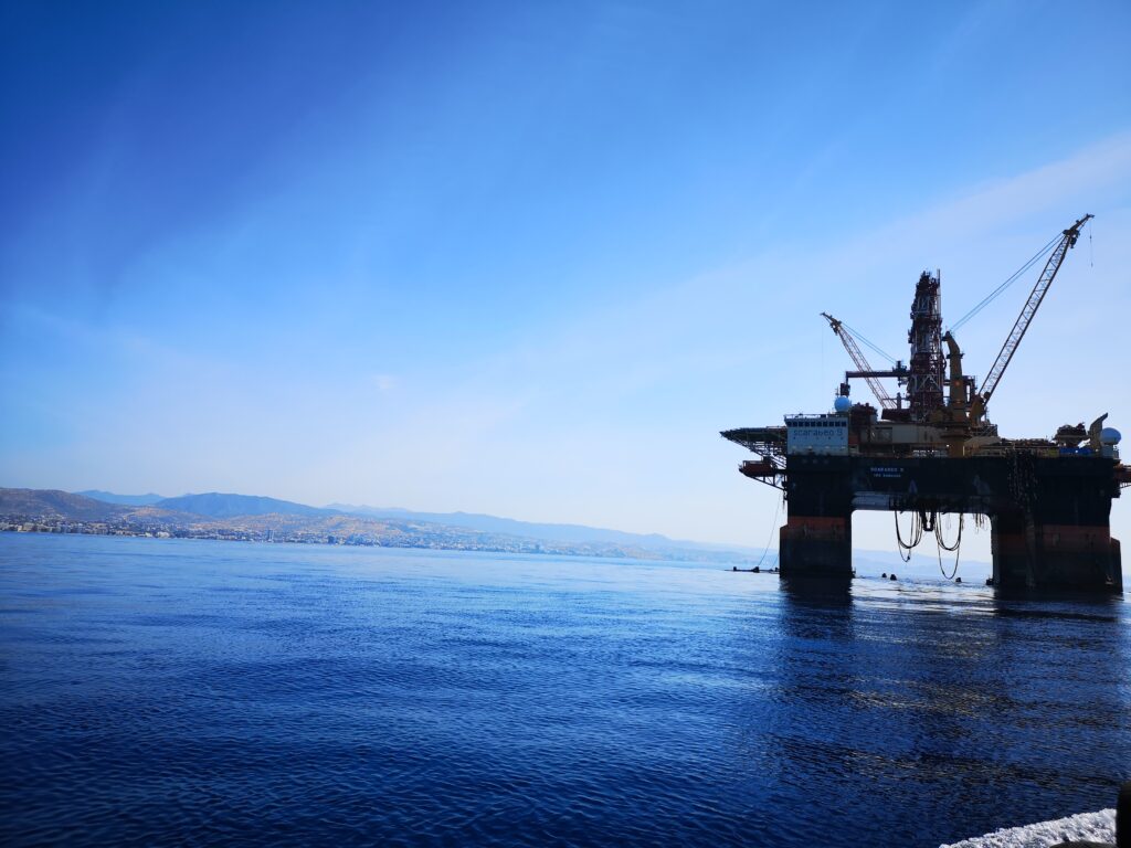 Lukoil explică de ce nu renunță la Trident, din Marea Neagră în care a investit deja 650 mil. USD, „chiar dacă se confruntă în continuare cu un mediu ostil și cu o presiune semnificativă”