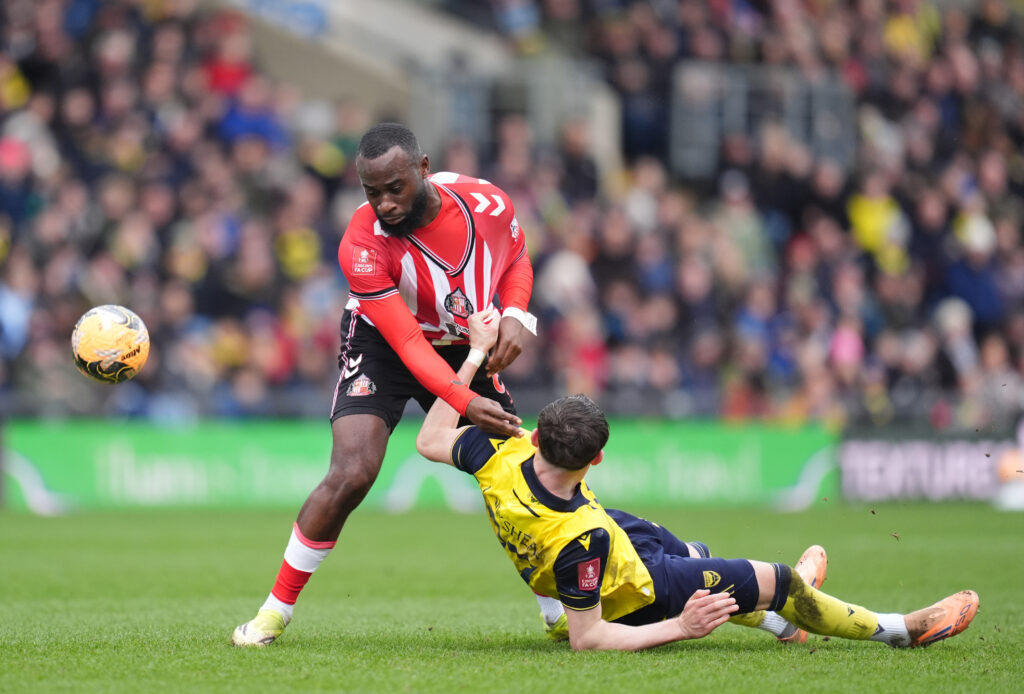 Un meci din Premier League, oprit temporar din cauza „insultelor discriminatorii”