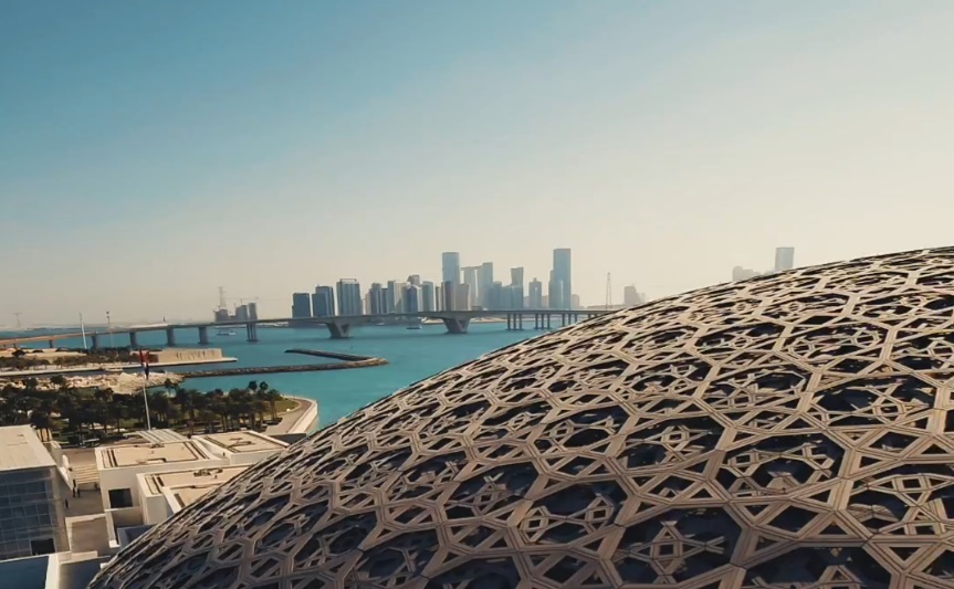 Îngrijorări privind operele de artă franceze împrumutate la Louvre Abu Dhabi, pe fondul războiului din Orientul Mijlociu