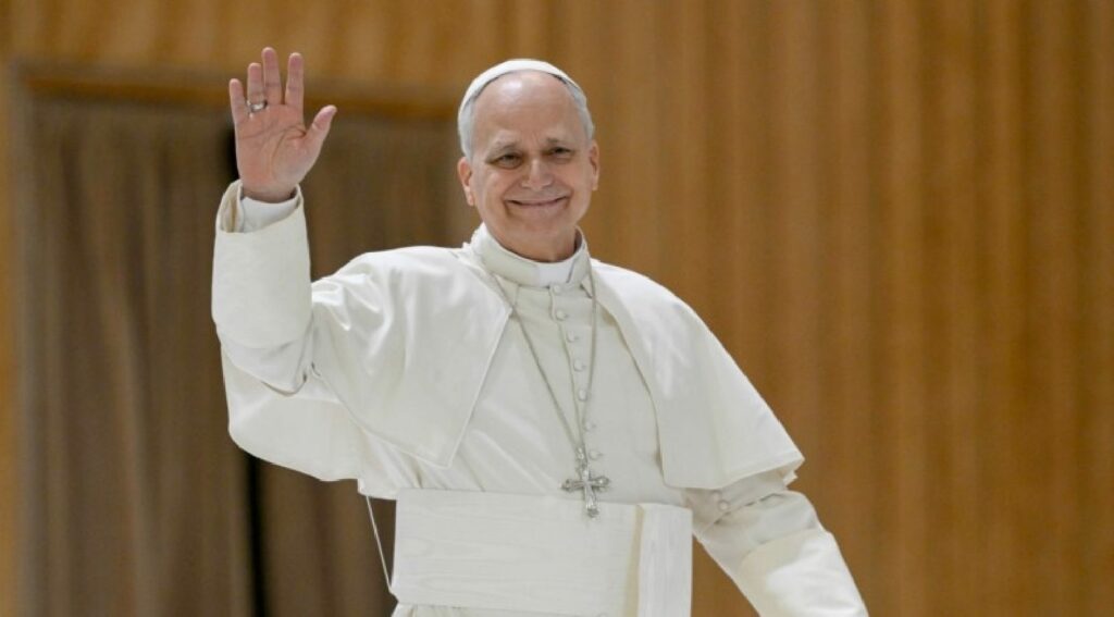 Rețineri din salarii și ținute impuse: populația din Guineea Ecuatorială, pusă să plătească pentru vizita papei