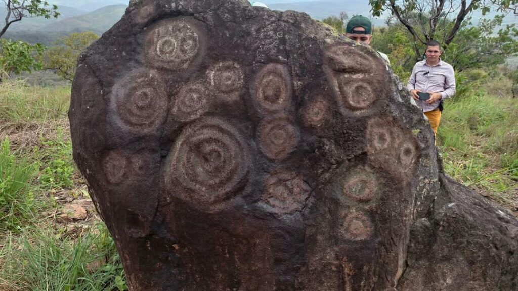 Descoperire preistorică: Arheologii identifică unele dintre cele mai vechi petroglife cunoscute până acum