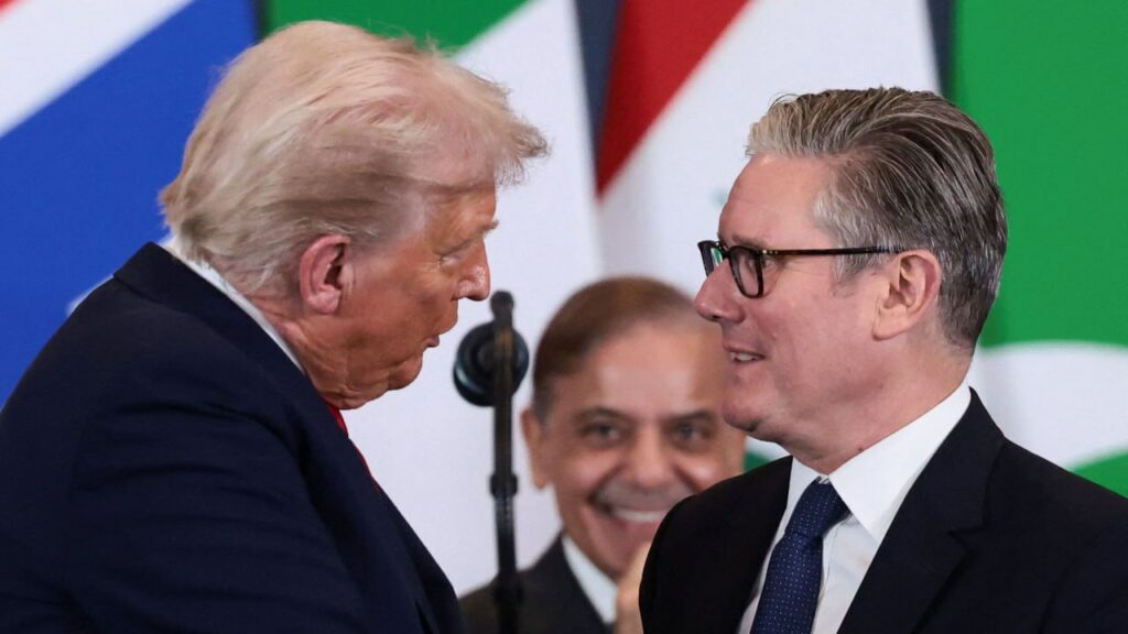 Donald Trump spune că premierul britanic este „un ratat, care nu mai are niciun viitor”. De la ce a pornit scandalul