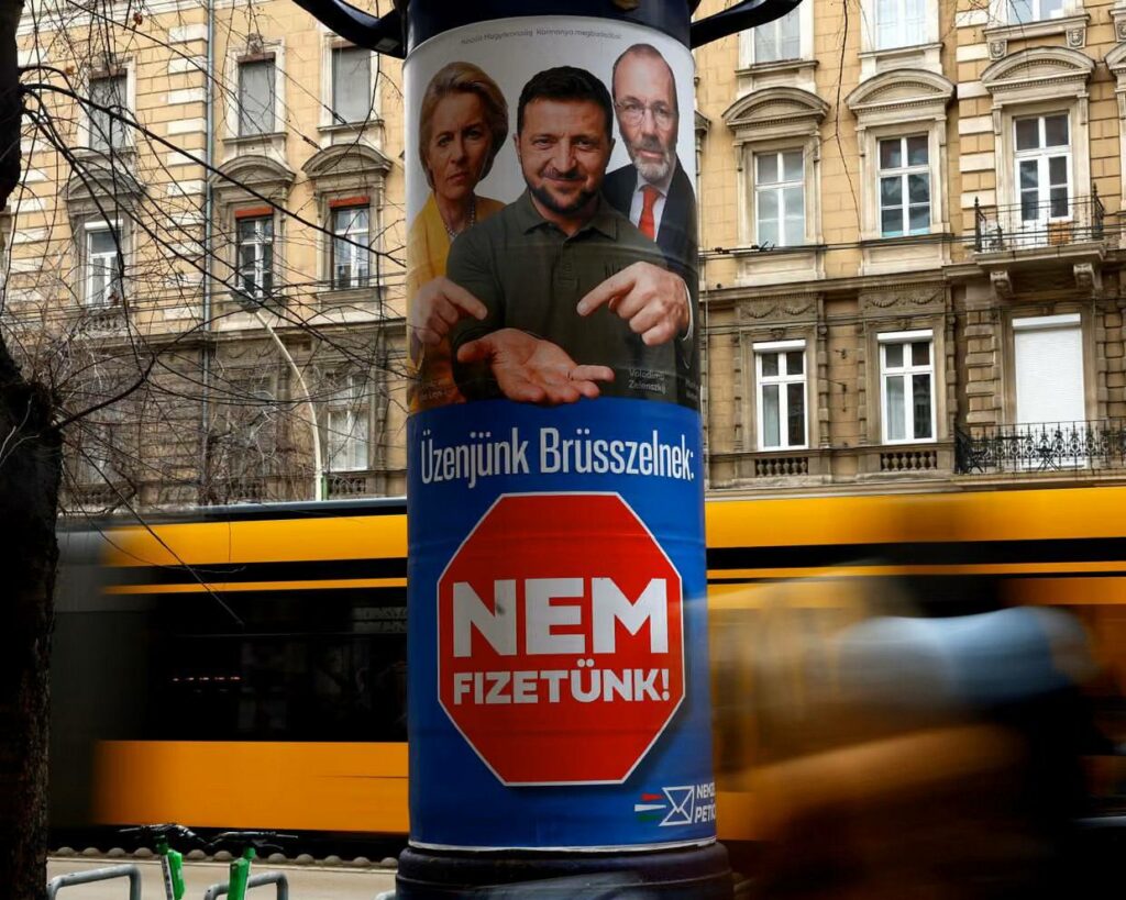 Cu o lună înainte de alegerile cruciale, Viktor Orban a acoperit străzile Budapestei cu portretele lui Zelenski. Ce arată sondajele