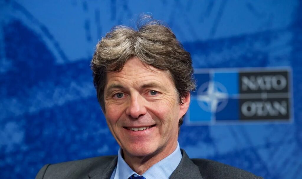 Șef al spionajului Germaniei, care a gestionat informații clasificate NATO, victimă a hackerilor. Cum i-au intrat în telefon