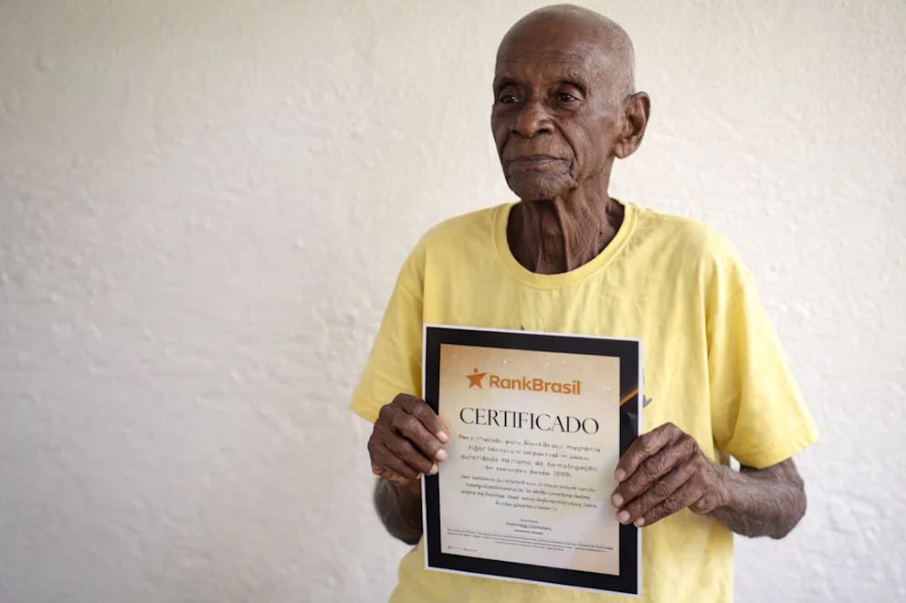 Cel mai bătrân om din lume, descoperit într-un azil din Brazilia. Fumează, bea cafea și doarme în șezut