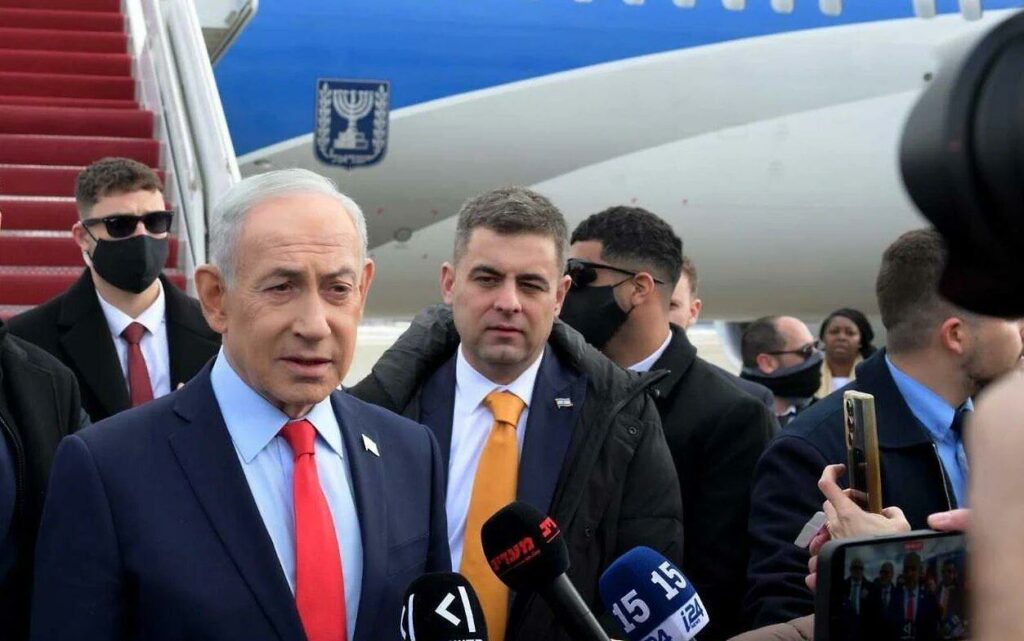 Scandal în Guvernul israelian: consilierul lui Netanyahu i-a numit „babuini” și „retardați” pe colegii de partid ai premierului. Ce a spus despre gențile soției premierului dar și despre restul cabinetului