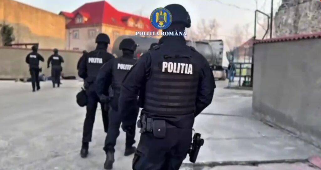 Percheziții în Prahova într-un dosar de deșeuri periculoase. Polițiștii suspectează deversări într-un râu din Ploiești