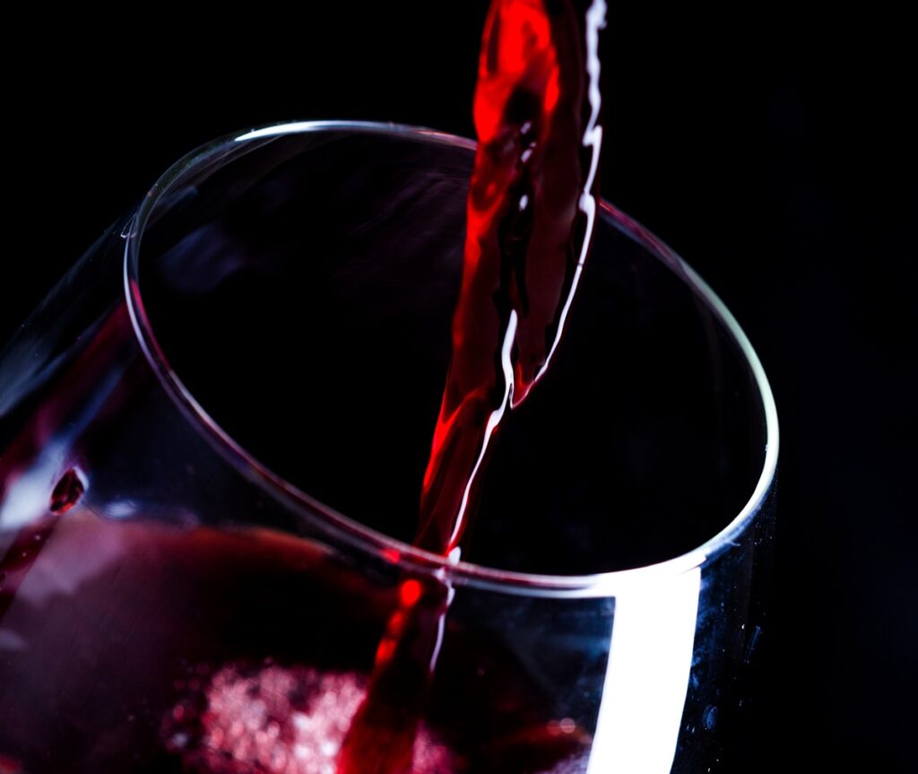 Băutorii de vin trăiesc mai mult decât cei de bere sau spirtoase