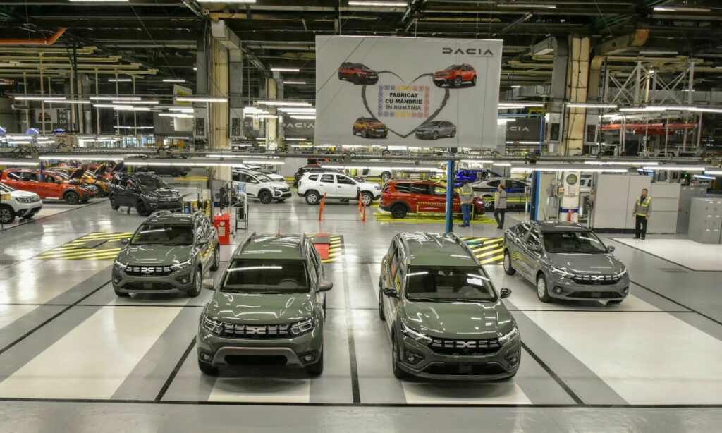 Renault avertizează Dacia Mioveni: „Trebuie să scădeţi costurile”. Noul model Striker nu va fi produs în România