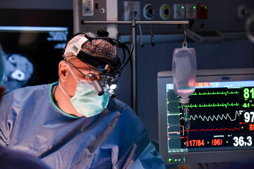 Chirurgia cardiovasculară minim invazivă, soluție modernă pentru afecțiuni ale inimii (P)