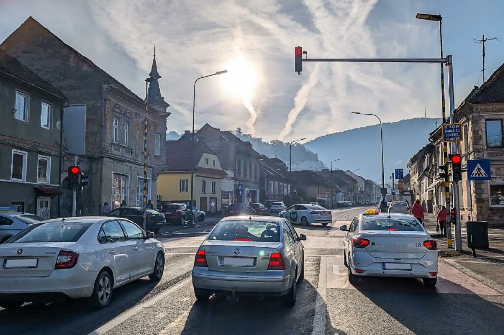 A city in Romania installs radars that turn traffic lights red when drivers exceed the speed limit