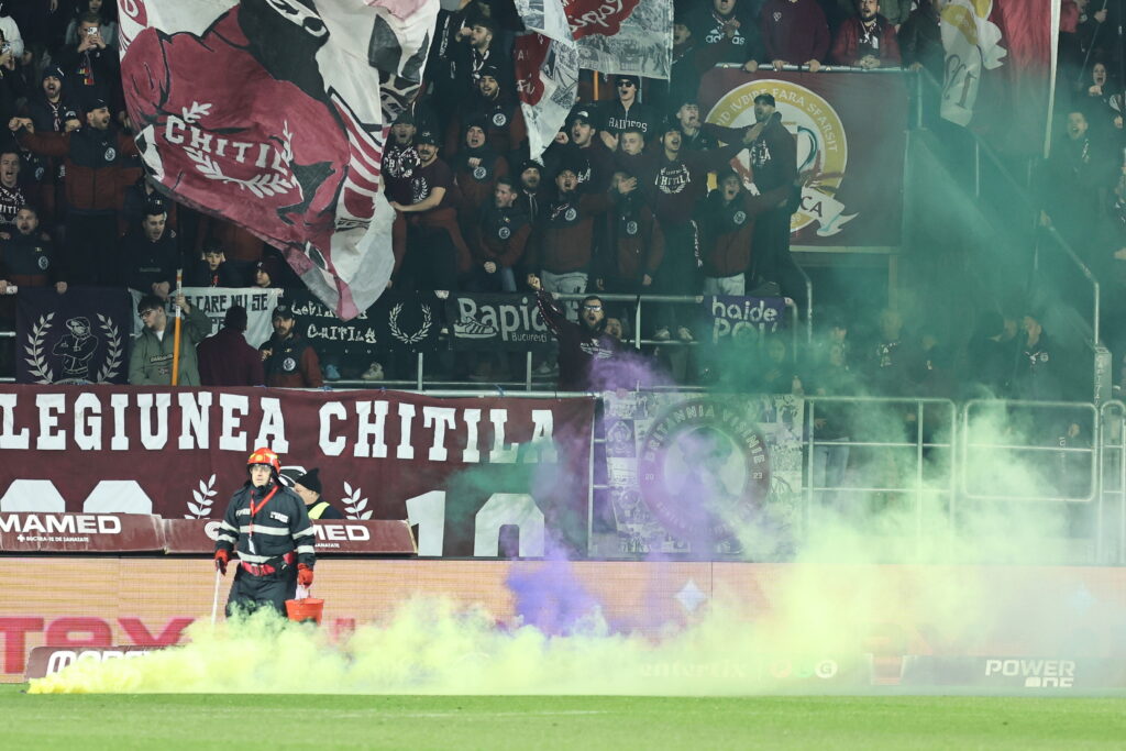 Jandarmeria a dat amenzi de peste 30 000 de lei la meciul Rapid București – Universitatea Craiova