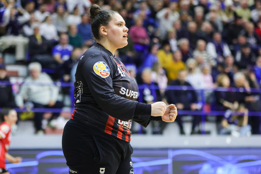 Gloria Bistrița învinge pe CSM București și preia conducerea în Liga Florilor la handbal feminin