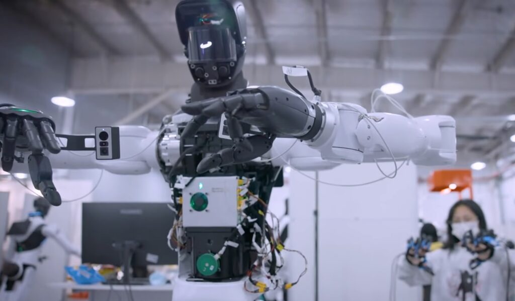 Cum sunt antrenați roboții umanoizi într-o „școală de roboți” din China